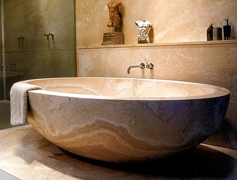 ванна из камня
